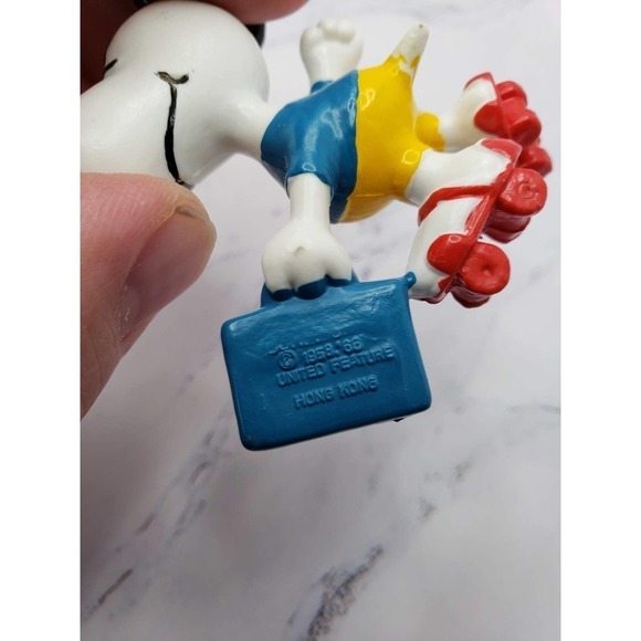 Snoopy Roller Skating with Briefcase Peanuts Toy Figurine - Picture 8 of 8